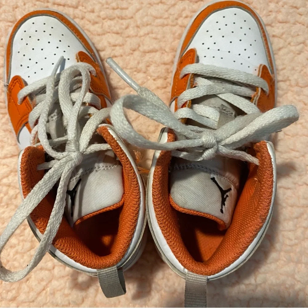 Air Jordan 1 mid top “ electro orange” size 10c youth - Picture 4 of 11